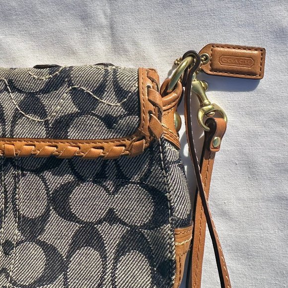 SOLD - COACH Bleecker Vachetta Leather Signature Denim Floral Applique Wristlet - Picture 10 of 16